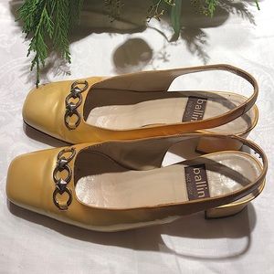 Vintage yellow patent leather shoes